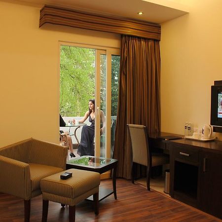 Jht Hotels Neu-Delhi Exterior foto