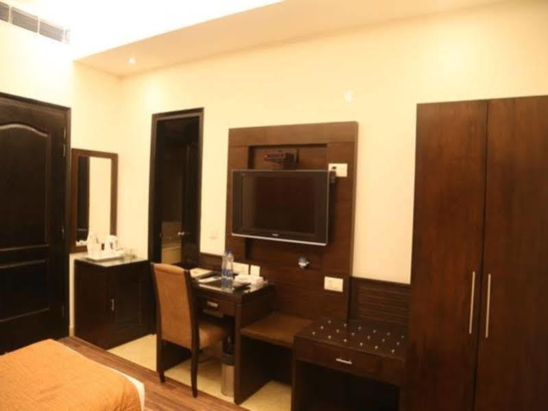 Jht Hotels Neu-Delhi Exterior foto